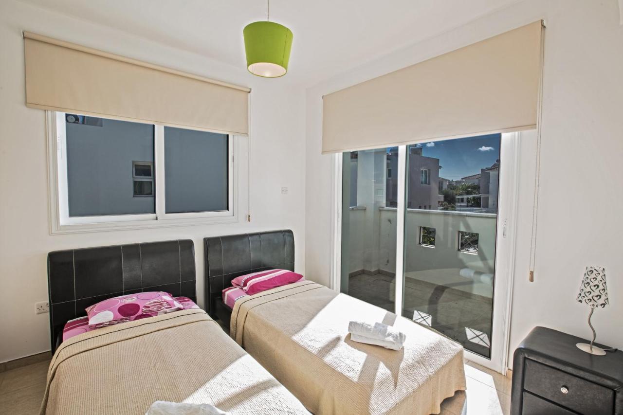 Avra Villas Paralimni Exterior photo